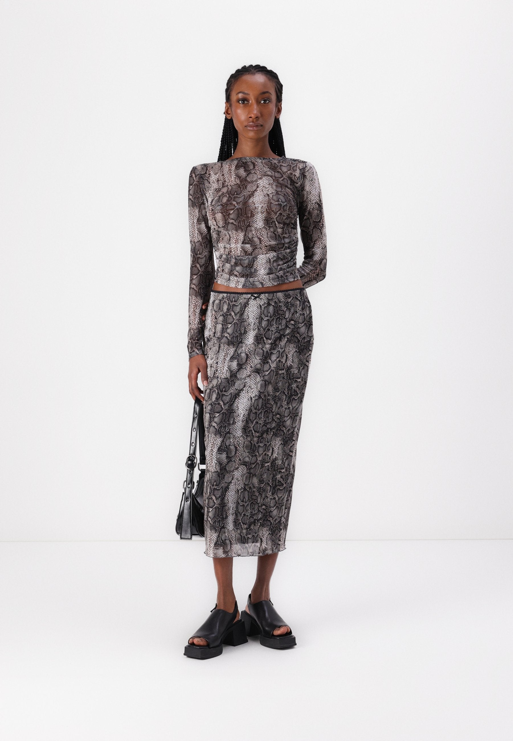 Noisy May Maxi Mesh