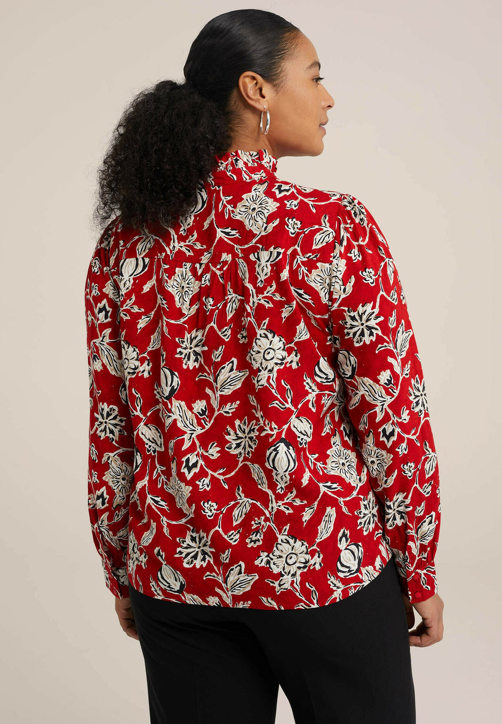 WE Fashion CURVE