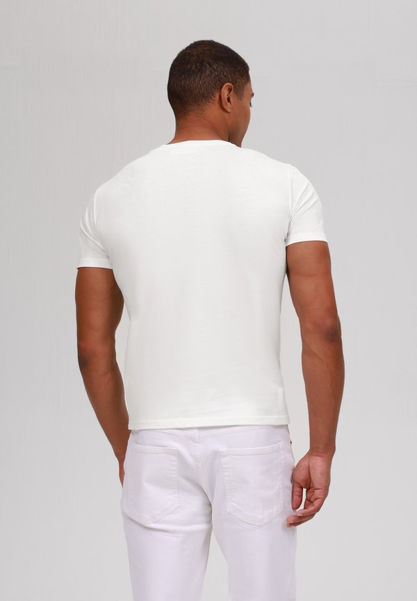 Pier One by Zalando