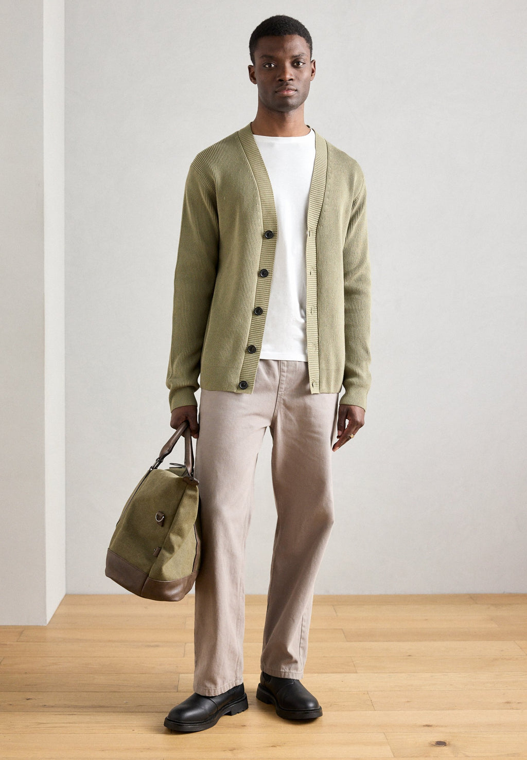 BUTTON CARDIGAN Media 2