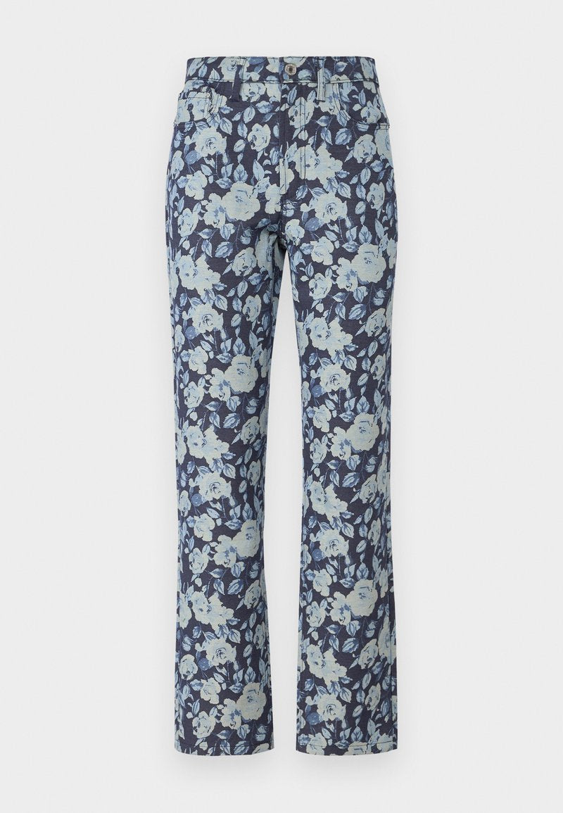 Jeans mit floralem Muster, die einen dunklen Marine-Hintergrund mit hellblauen Blumen haben. Aus Denim hergestellt, mit geradem Bein design und fünf Taschen.
