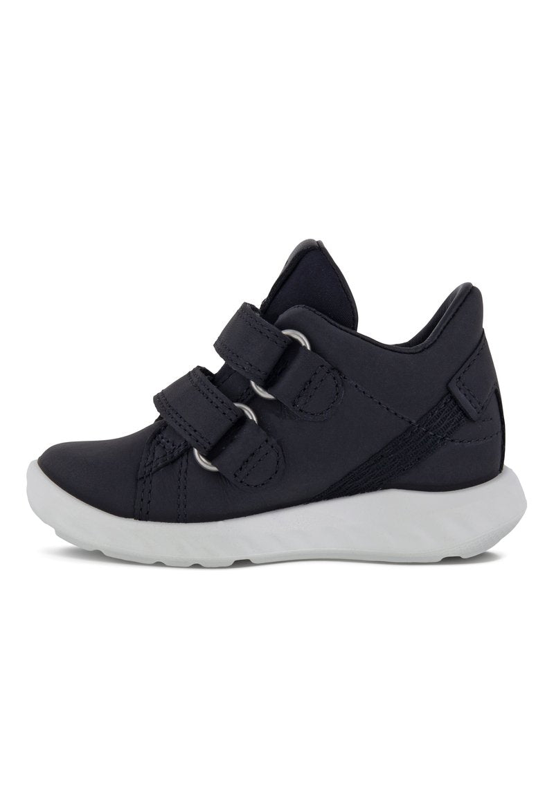 Dunkelblaue Sneakers mit zwei verstellbaren Klettverschlüssen, runder Zehenpartie und einer weißen Gummisohle. Strukturierte Seitenpanels bieten Unterstützung.