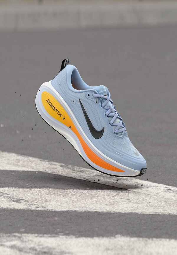 Nike Performance VOMERO PLUS - Road running shoes - hydrogen blue/black/white/total orange/laser orange/football grey