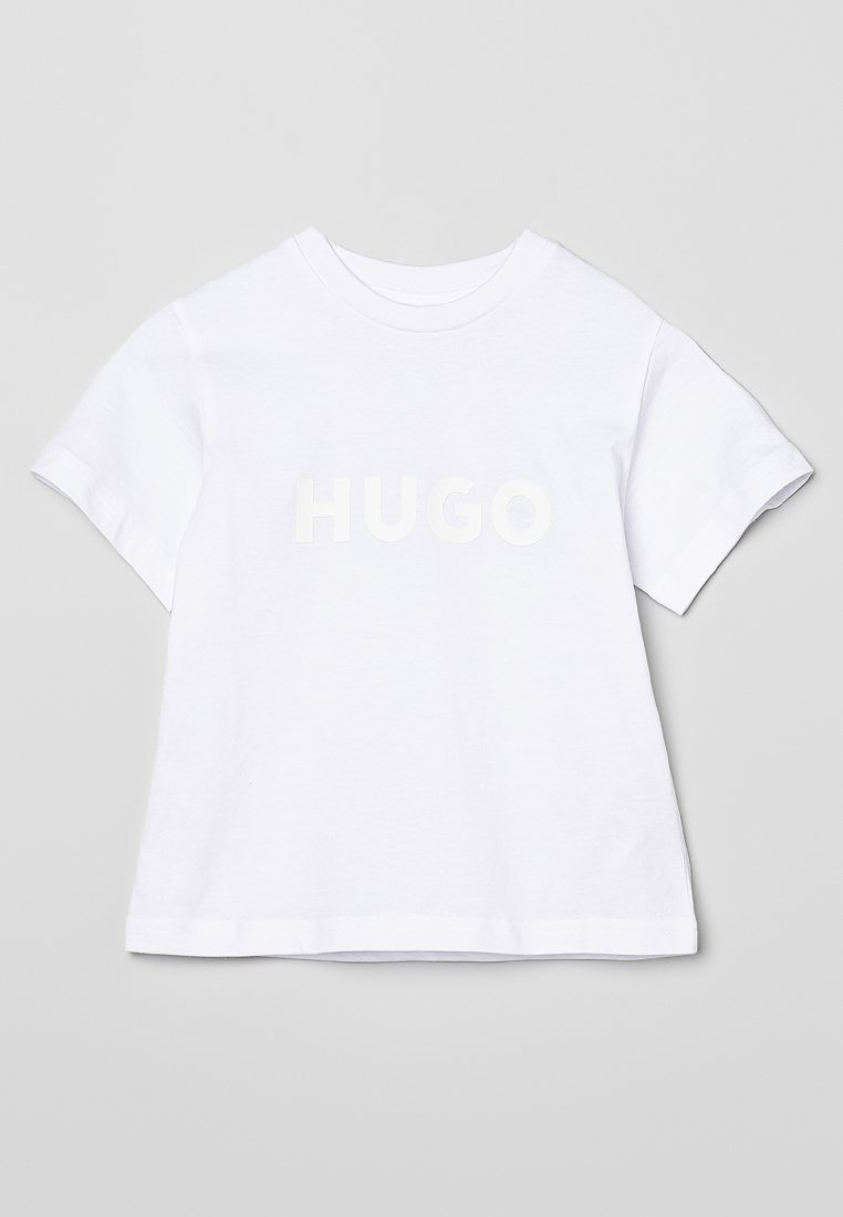 Weißes Baumwoll-T-Shirt mit Rundhalsausschnitt und kurzen Ärmeln. Mit großem, erhabenem Text "HUGO" auf der Vorderseite in passender weißer Farbe.