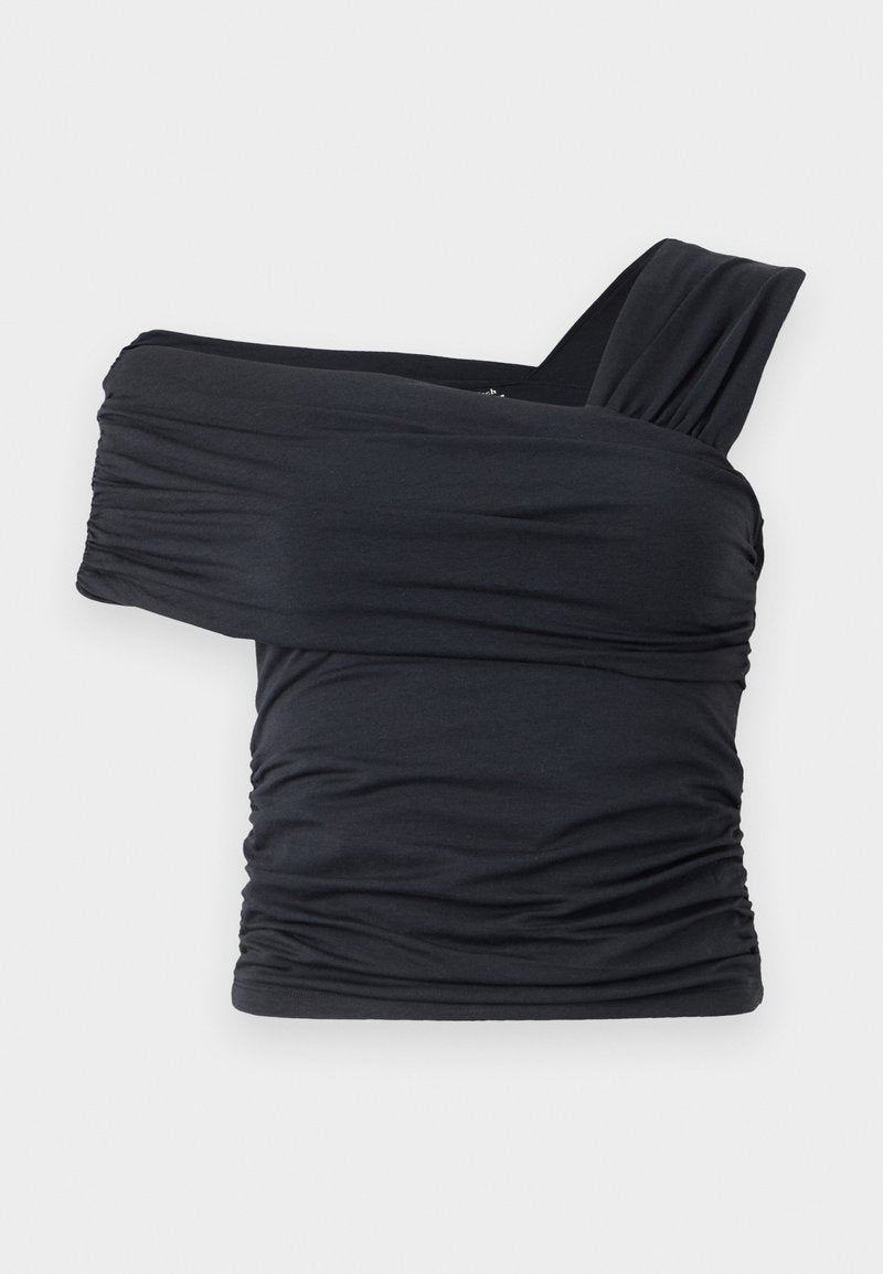Schwarzes Off-Shoulder-Top aus weichem, elastischem Stoff, mit Rüschendetails und einem breiten Trägerdesign auf einer Seite.
