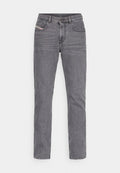 Graue Jeans aus Denim mit geradem Bein, ausgestattet mit einem Knopfverschluss, fünf Taschen und einer dezenten, verwaschenen Optik.