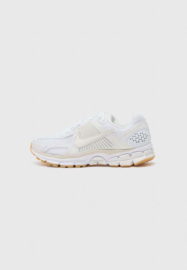 Nike Sportswear ZOOM VOMERO 5 - Trainers - white phantom summit/white gum/brown
