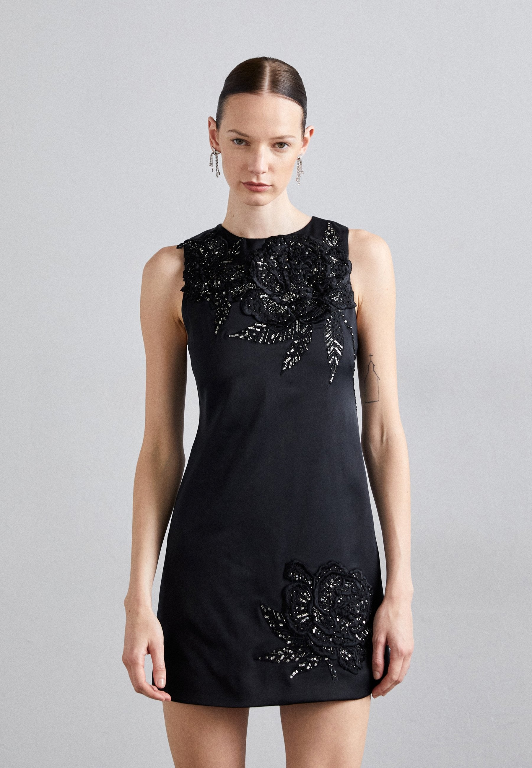 Alice + Olivia CLYDE EMBELL ALINE DRESS