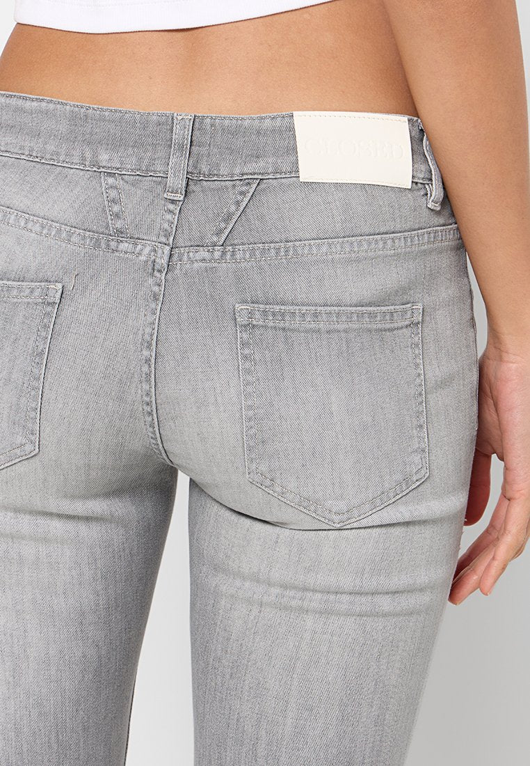 CLOSED STYLE NAME BAKER JEANS