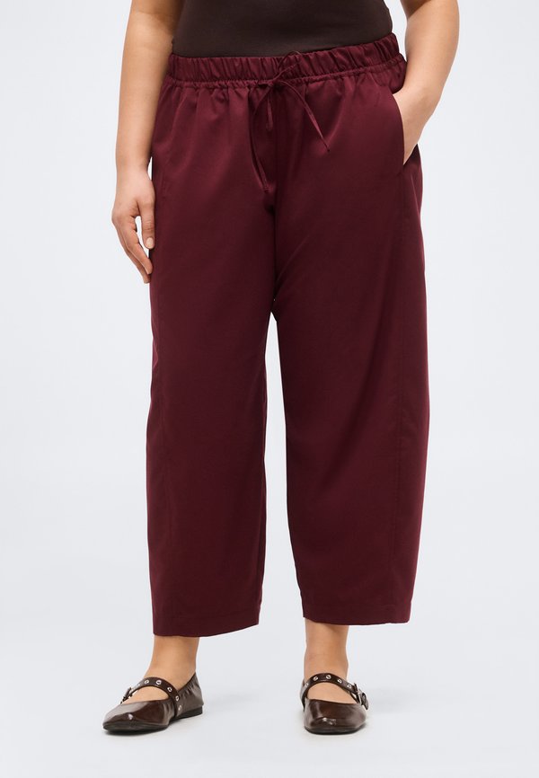 Vero Moda Curve VMCDAHLIA BARREL CULOTTE  - Trousers - windsor wine