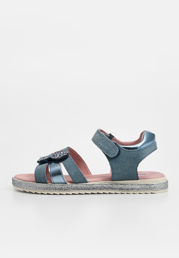 Blaue Kindersandale mit glitzerndem Riemen, verstellbaren Klettverschlüssen, gepolsterter pinkfarbener Innensohle und strukturierter Gummisohle.