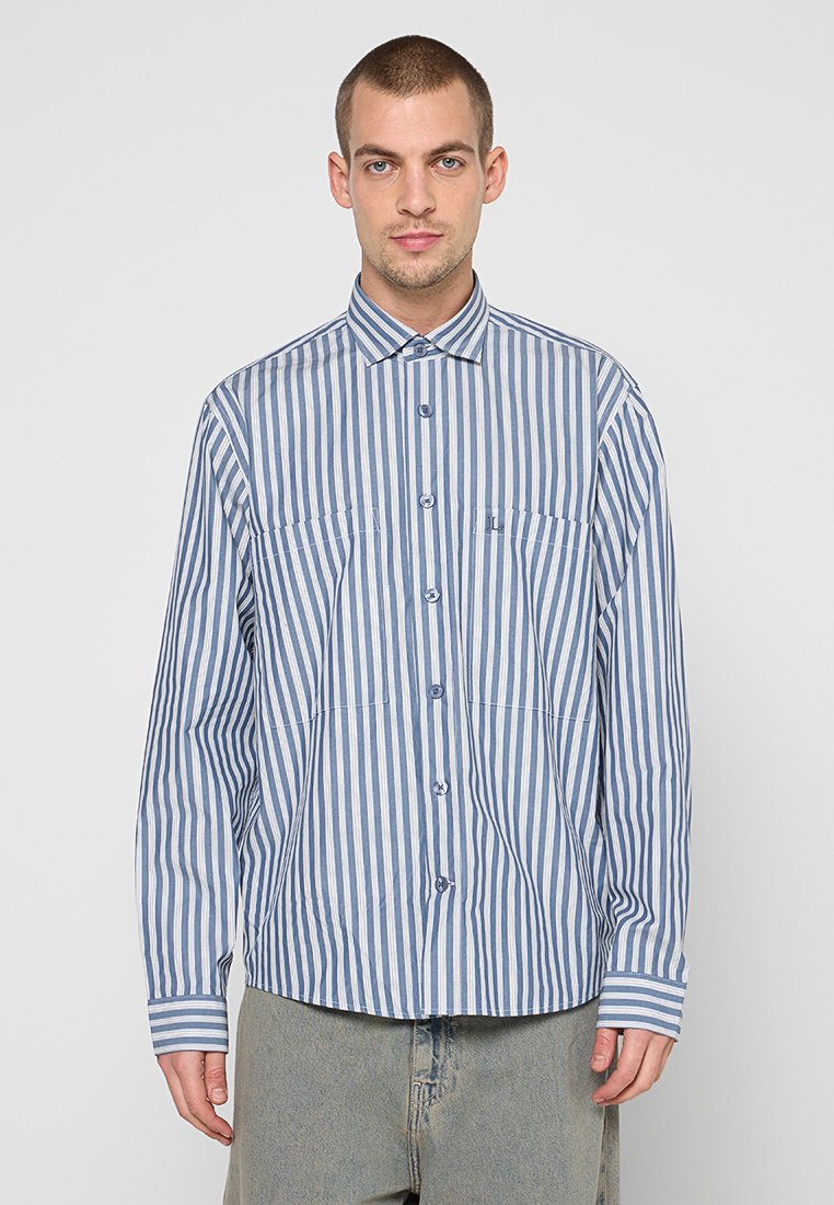 REGULAR FIT  Media 1