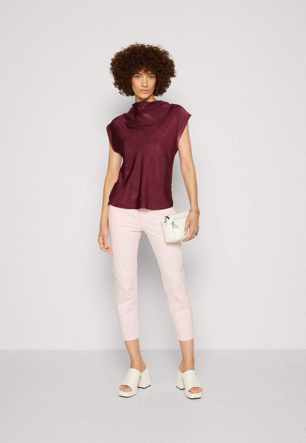 5 POCKET CAPRI Media 6