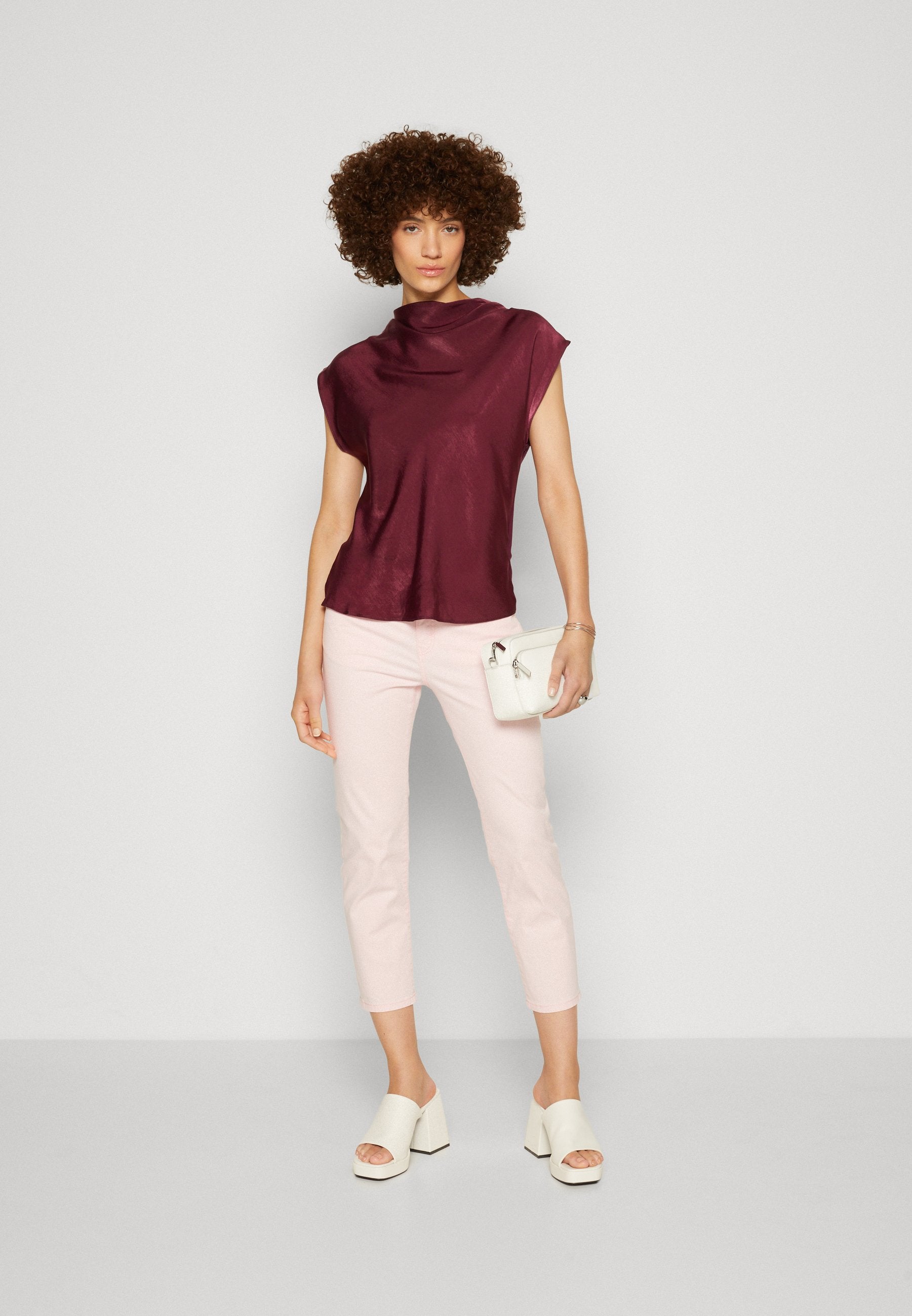5 POCKET CAPRI Media 6