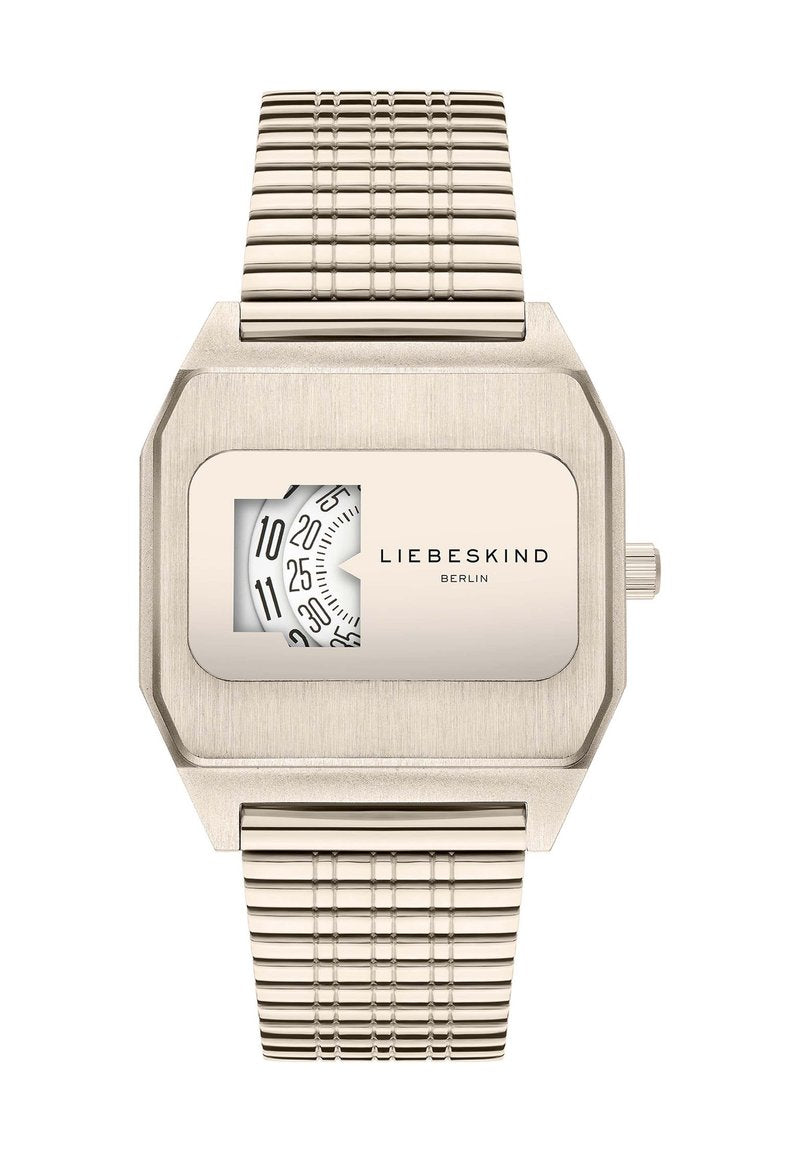 Silberfarbener Metallarmbanduhr mit achteckigem Gehäuse und strukturierter Band. Verfügt über ein weißes Zifferblatt mit schwarzen Markierungen und LIEBESKIND-Branding.