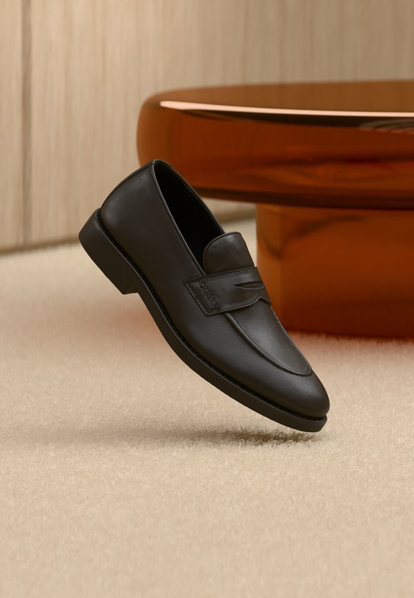 Guess DRIFTKIN - Smart slip-ons - black