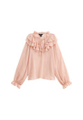 Bluse in hellrosa, mit einem gerafften Kragen, langen puffärmeln mit elastischen Bündchen und einem Bindedetail am Halsauschnitt. Glatte Stoffoberfläche.