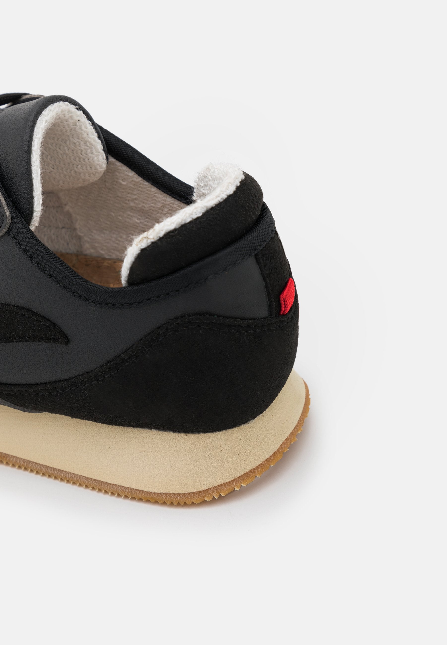 Genesis Footwear IDUNA