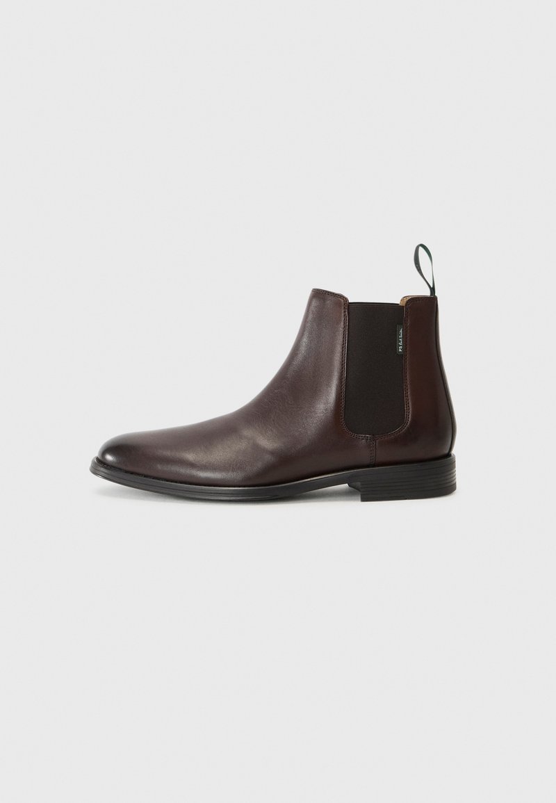 Braune Leder-Ankle-Boots mit elastischen Seitenpaneelen und einem Zugband. Glatte Textur, abgerundete Zehenform und einen niedrigen, gestapelten Absatz.
