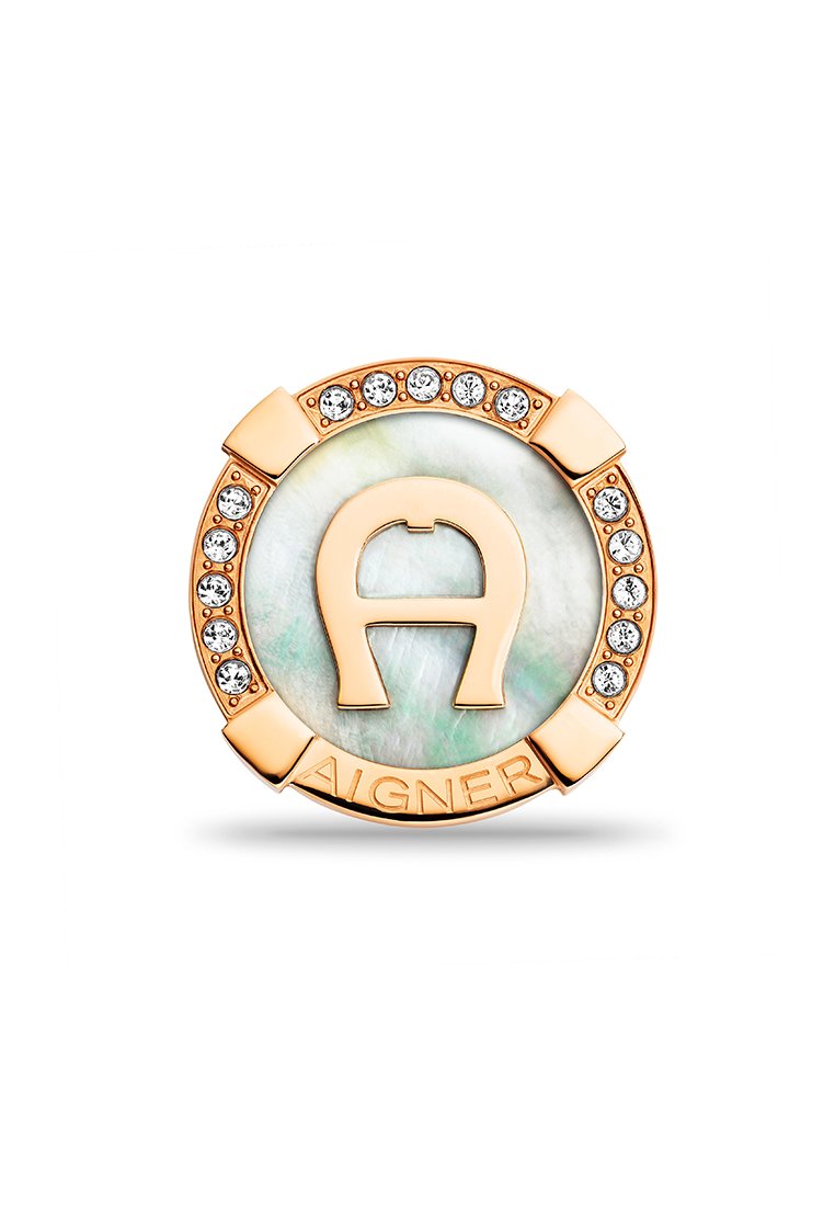 Runder goldener Brosche mit einem Mittelteil aus Perlmutt, goldenem A-Logo, AIGNER-Gravur und umgebenden klaren Edelsteinen.