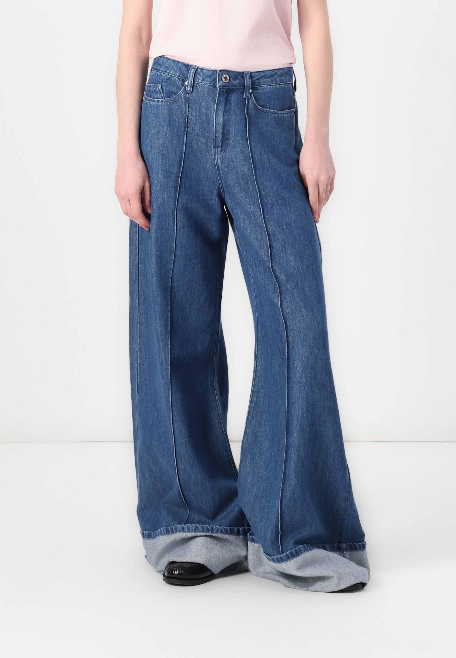 FOLDED PANTS Media 3