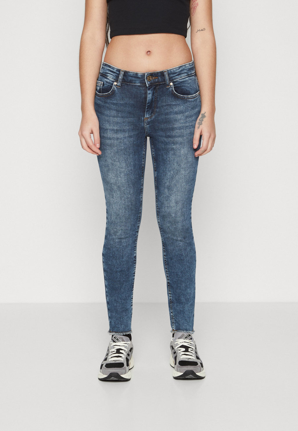 ONLBLUSH MID WAIST Media 3