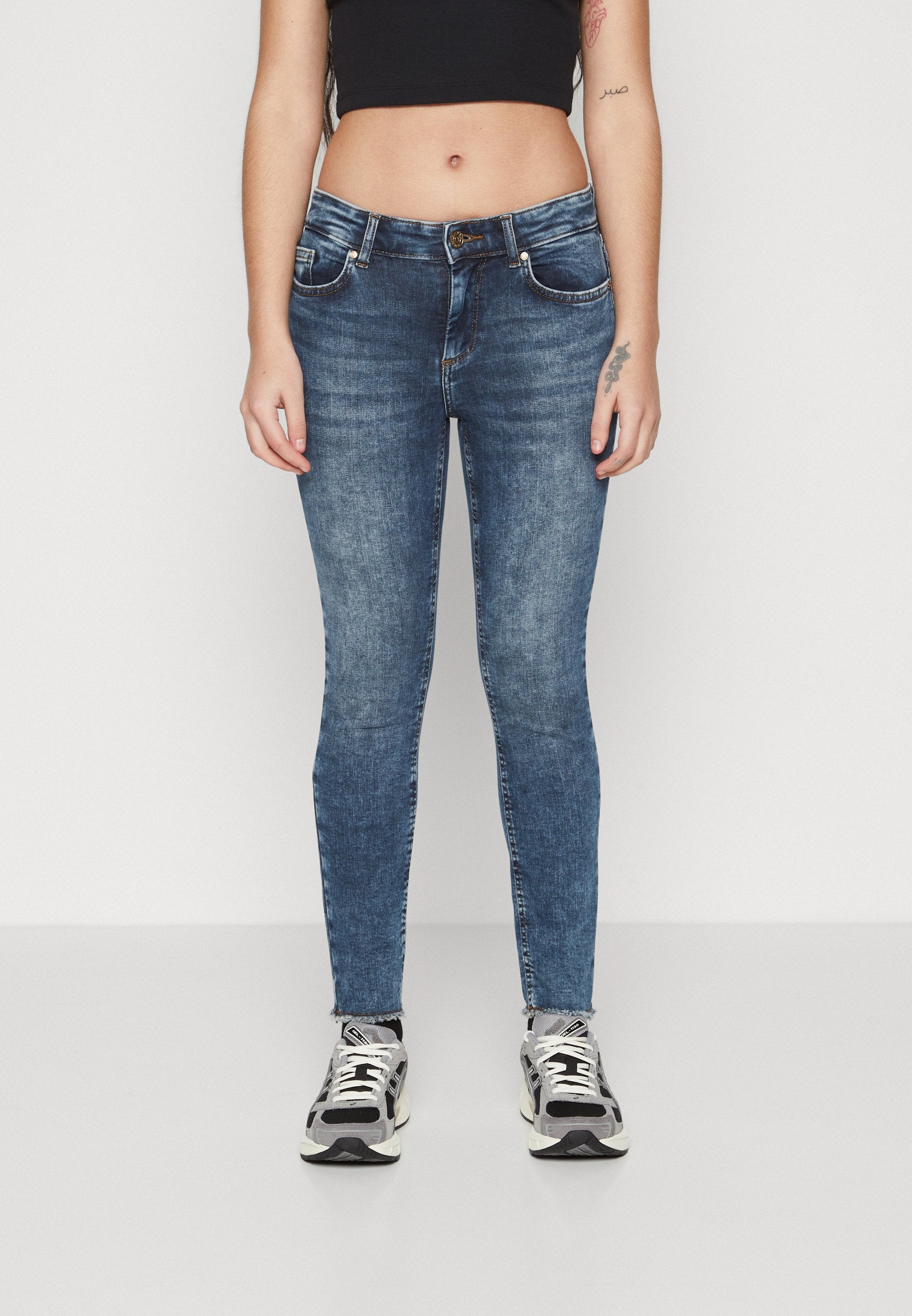 ONLBLUSH MID WAIST Media 3