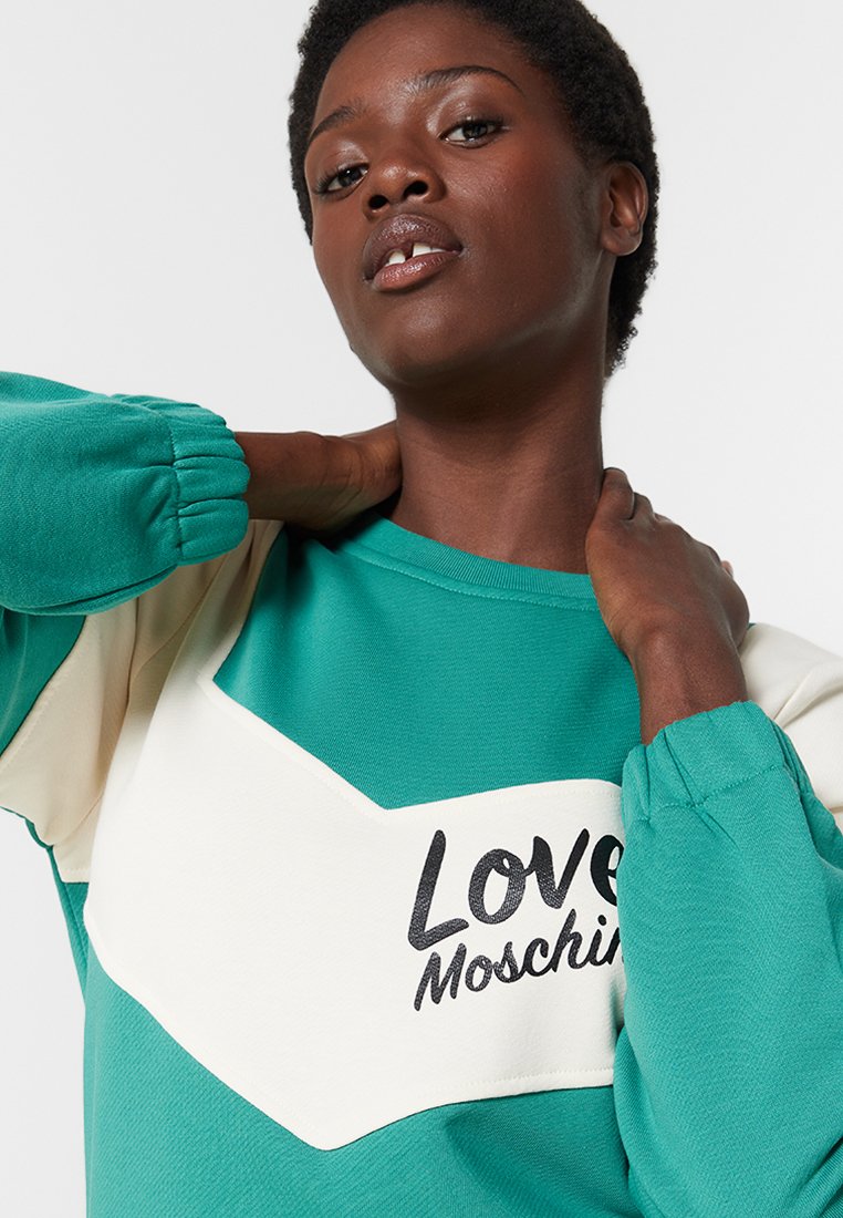 Love Moschino