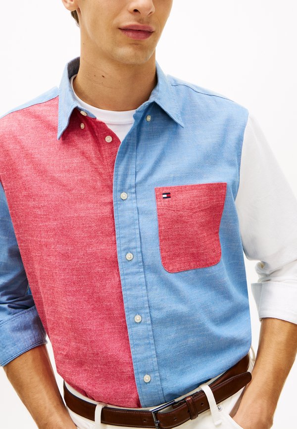Tommy Hilfiger RELAXED FIT COLOUR-BLOCKED CHAMBRAY SHIRT