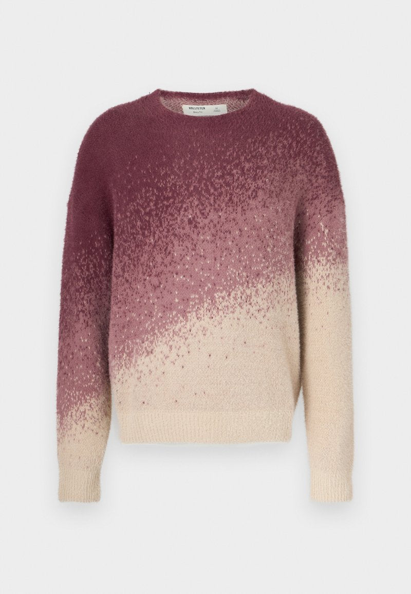 Gestrickter Pullover mit Rundhalsausschnitt, der einen Farbverlauf von Dunkellila zu cremigem Beige zeigt. Weiche Textur mit einem dezenten Muster über die gesamte Oberfläche.