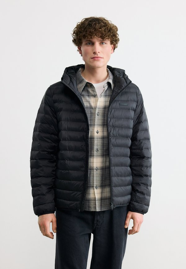 Calvin Klein HOODED CHANNELED PUFFER