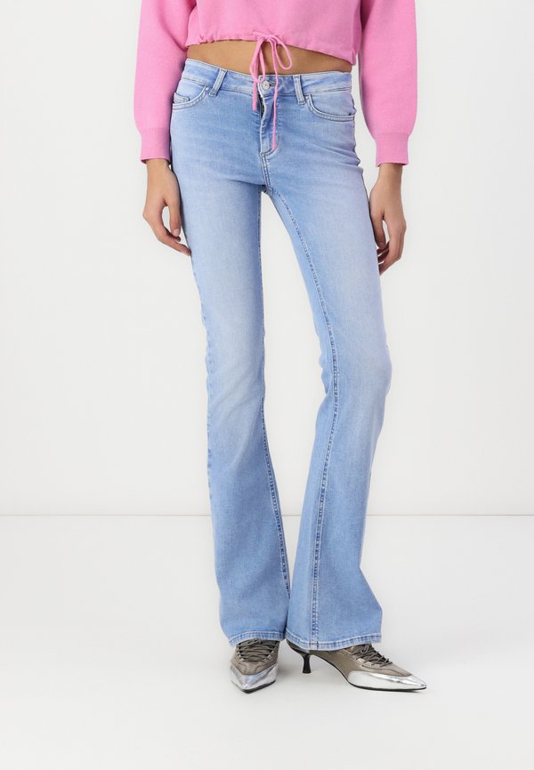 ONLY Flared fit ONLBLUSH Mid waist - Flared Jeans - special bright blue denim