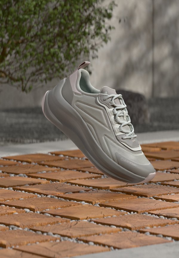 Calvin Klein CHUNKY RUNNER LACEUP - Trainers - pearl grey/formal grey/lilac