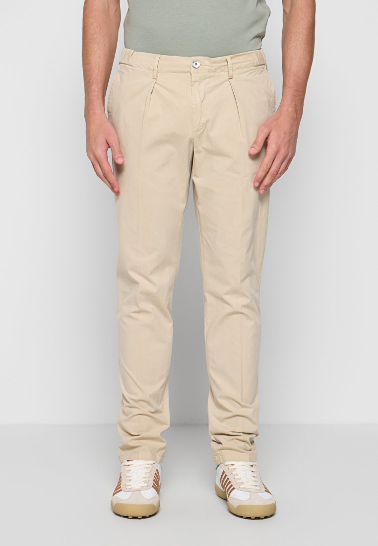 RELAXED FIT Media 1