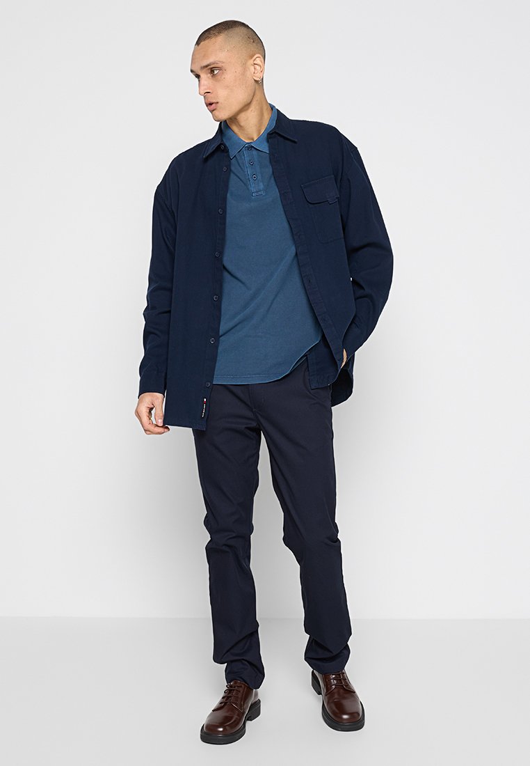 REGULAR FIT Media 2