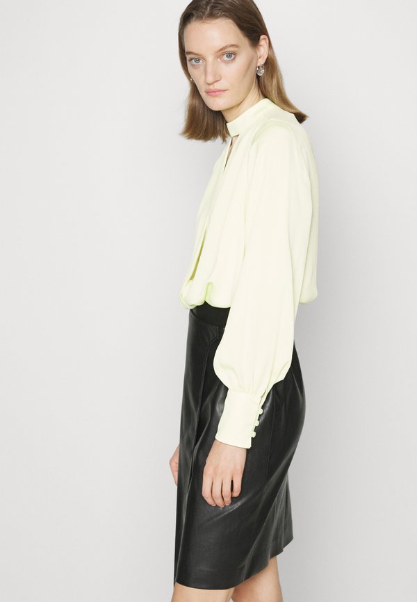 BCBGMAXAZRIA