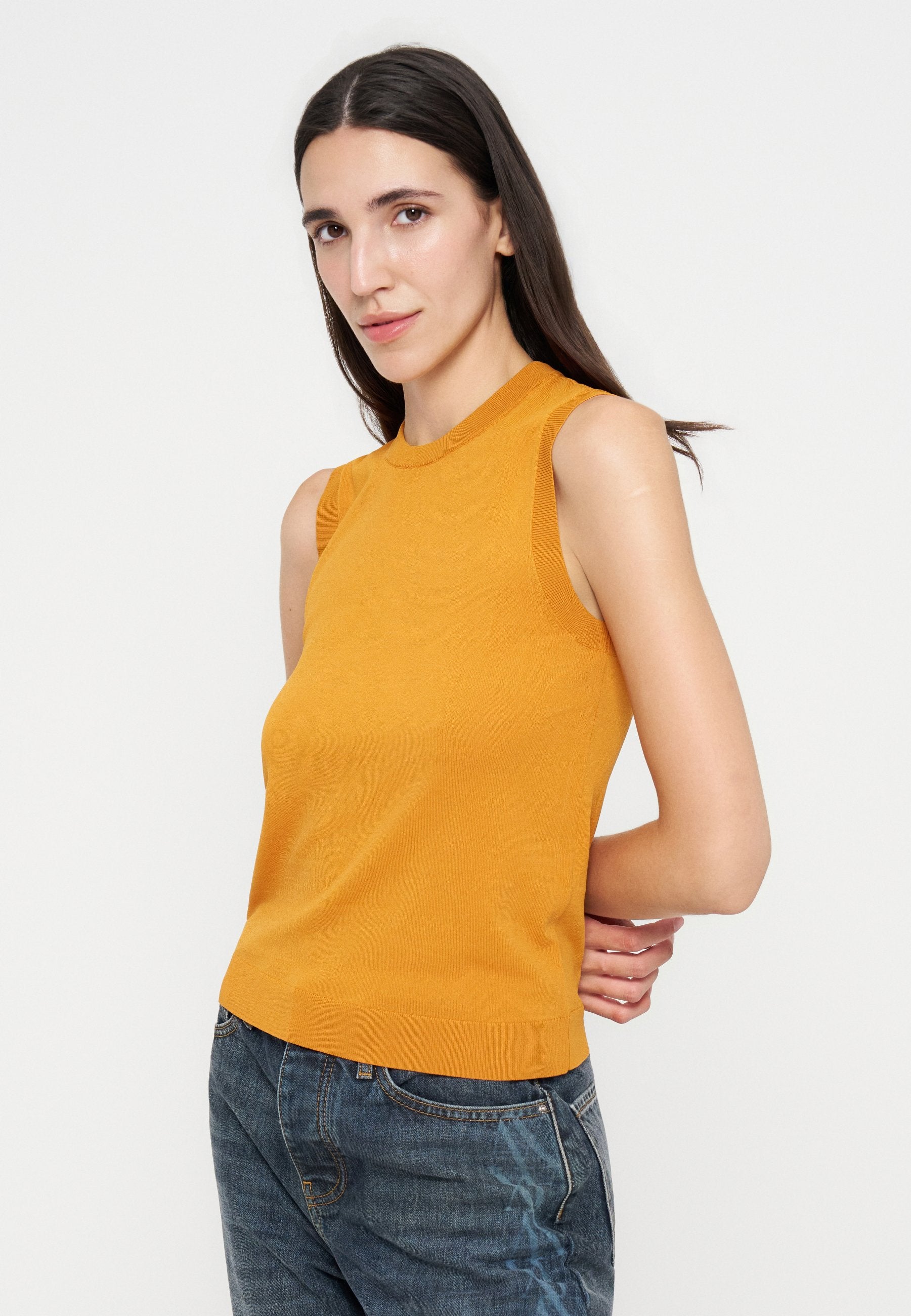 Armani Exchange Top Media 4