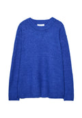 Königsblauer Strickpullover mit rundem Ausschnitt, gerippten Bündchen und Saum, weicher Textur und lockerem Sitz.