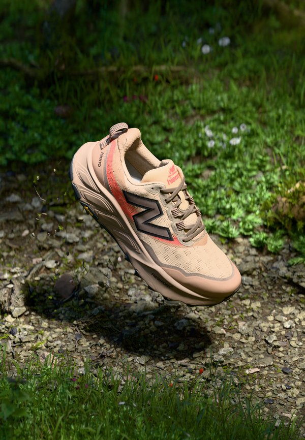 New Balance HIERRO V9 - Trail running shoes - desert clay