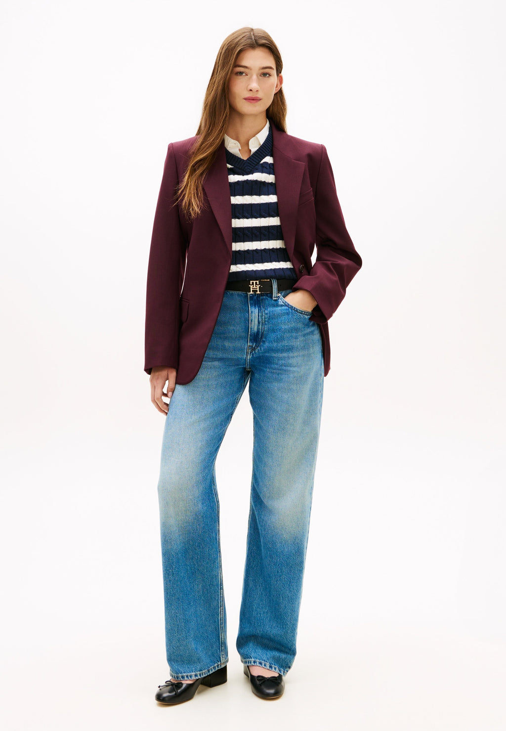MID RISE LOOSE STRAIGHT LEG JEANS Media 2