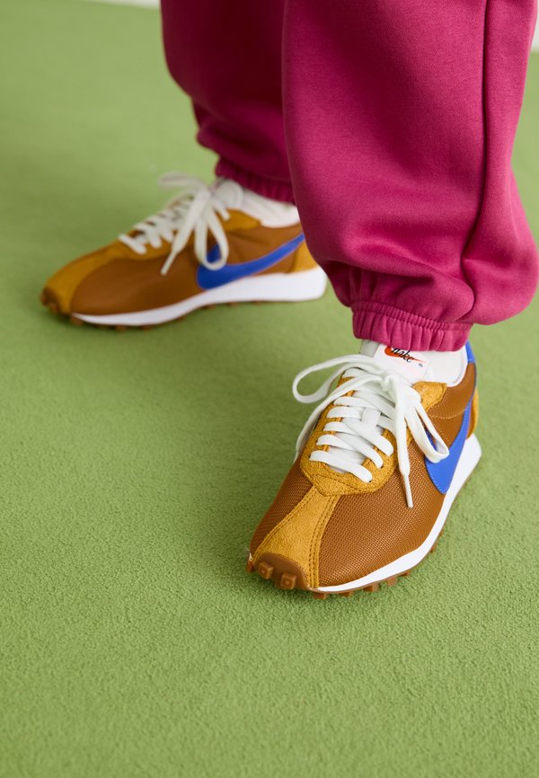 Nike Sportswear LD 1000 - Trainers - desert ochre/white/brown-black/cosmic clay