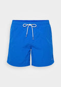 Blaue Badeshorts aus leichtem Material, mit einem elastischen Bund und weißem Kordelzug sowie einem kleinen Logodetail.