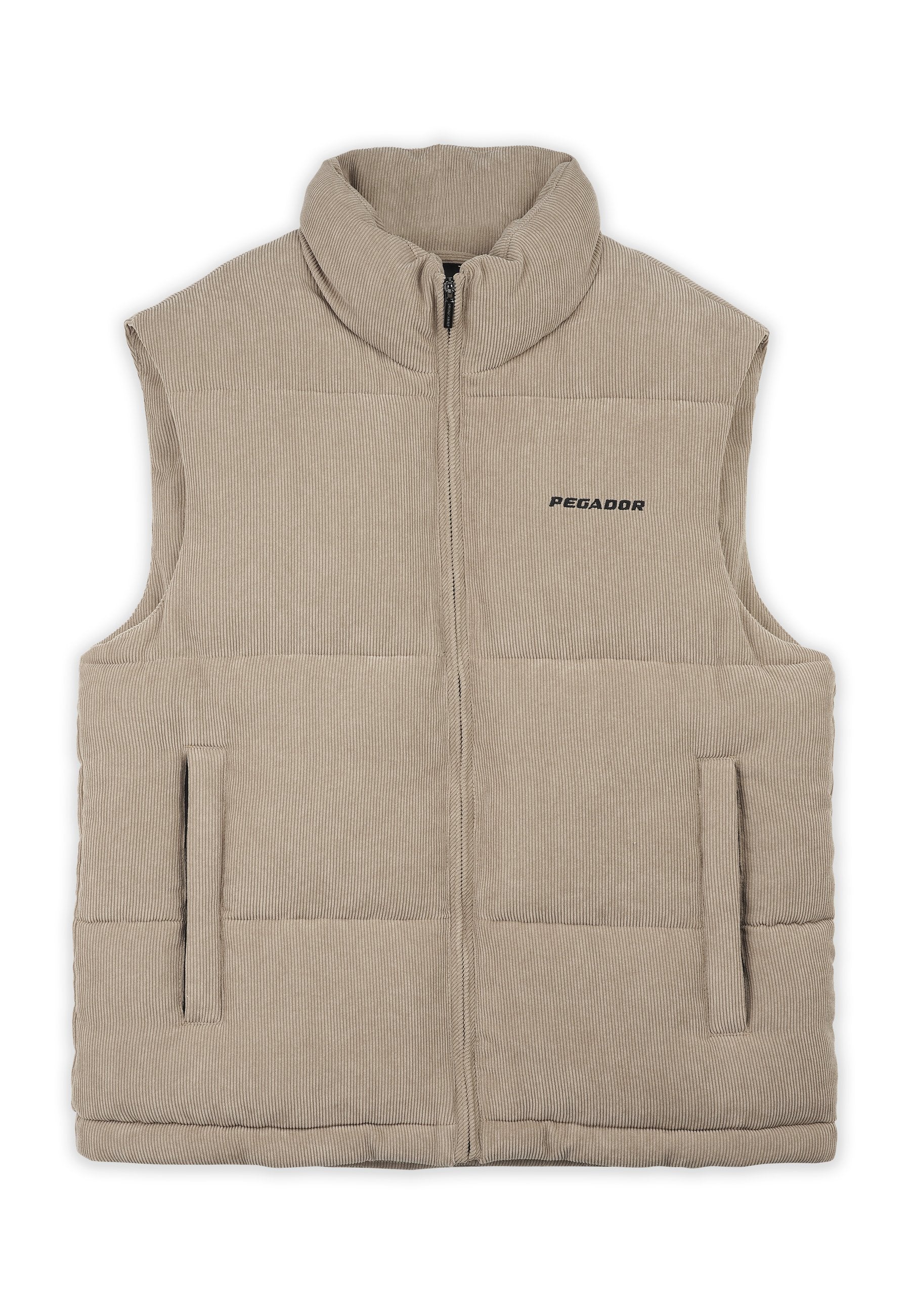 Beige Corduroy-Weste mit hohem Kragen, Frontreißverschluss und zwei Seitentaschen. Verfügt über gepolsterte Einsätze und schwarzes "PEGADOR"-Logo auf der Brust.