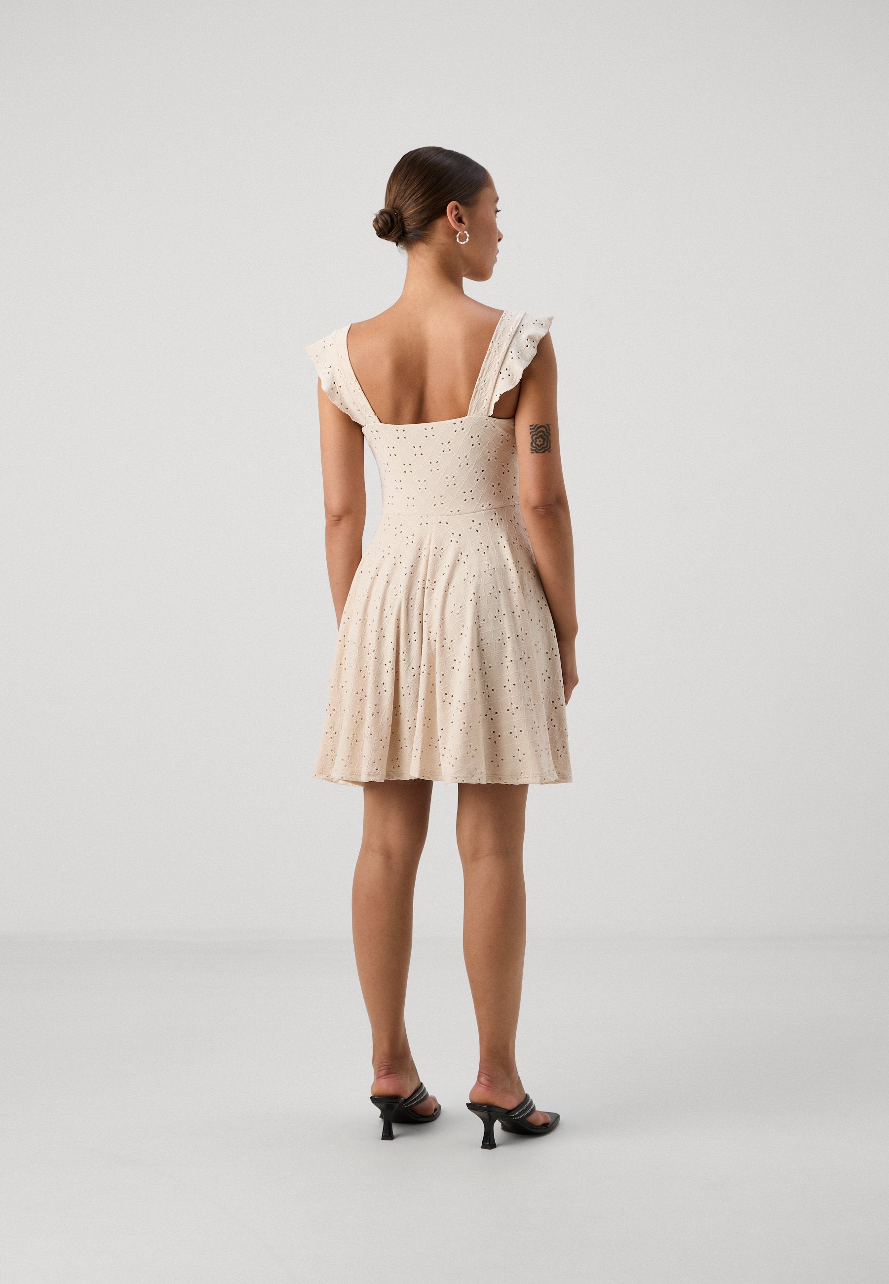 WAL G PETITE NATADDIA V NECK SUMMER DRESS