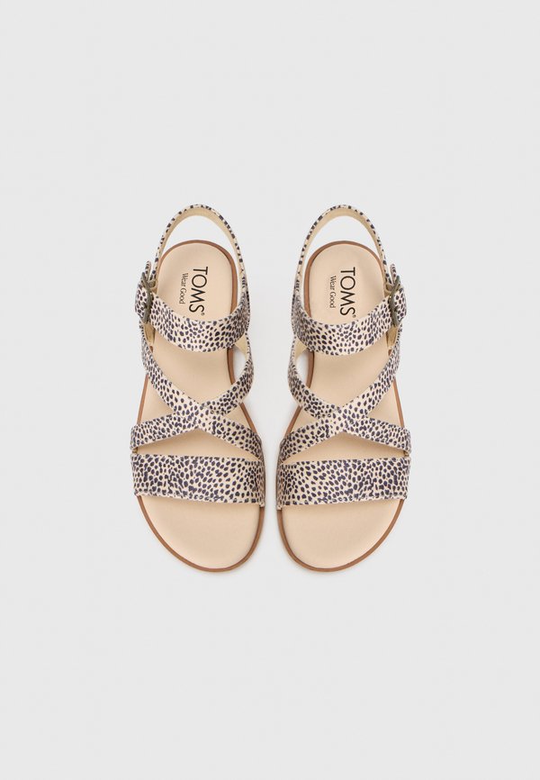 TOMS KACIE