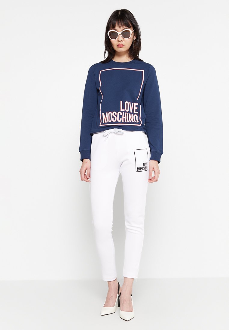 Love Moschino