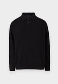 Schwarzer Pullover mit Kragen, dreiknöpfiger Knopfleiste, gerippten Bündchen und Saum, aus einem weichen Strickmaterial.