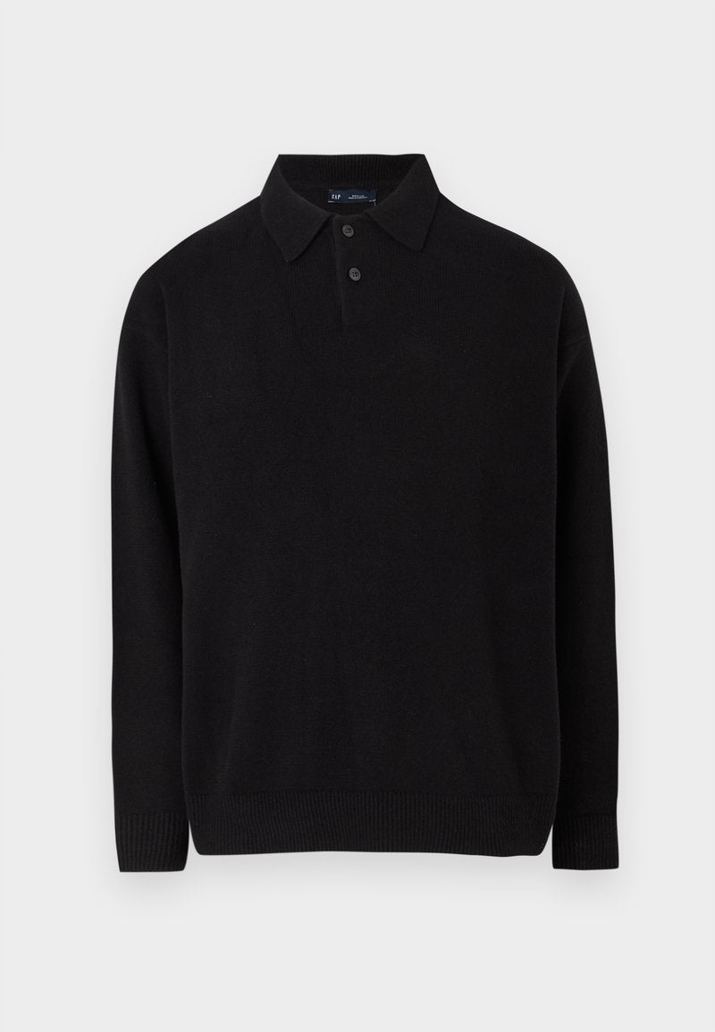 Schwarzer Pullover mit Kragen, dreiknöpfiger Knopfleiste, gerippten Bündchen und Saum, aus einem weichen Strickmaterial.