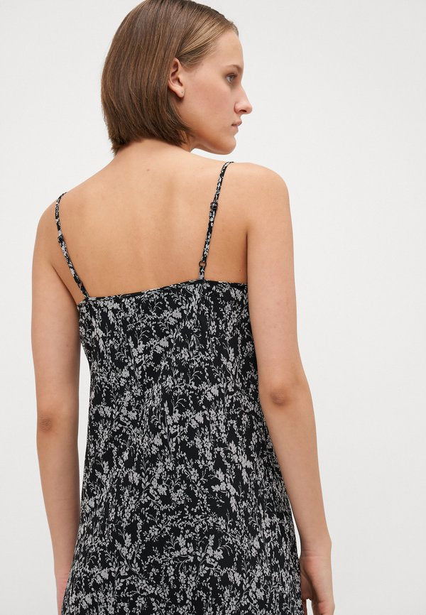 Vero Moda Tall VMSMILLA 7/8 WATERFALL DRESS