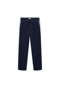 Marineblaue Sporthose mit Kordelzug an der Taille, zwei Seitenstreifen und einem dezenten gestickten Logo. Hergestellt aus weichem, dehnbarem Stoff.